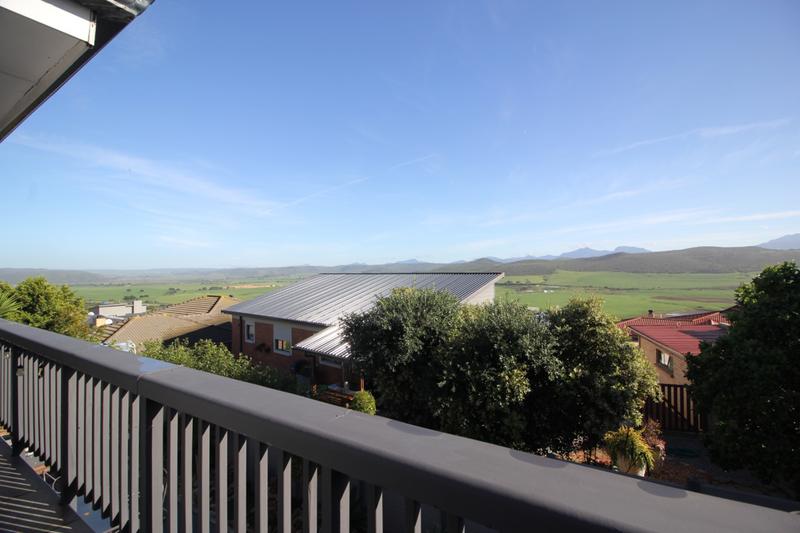 5 Bedroom Property for Sale in Reebok Western Cape